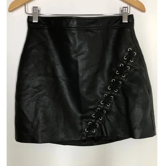 Blank NYC Spend The Night Skirt Mini Faux Leather Black 29 - Picture 4 of 14